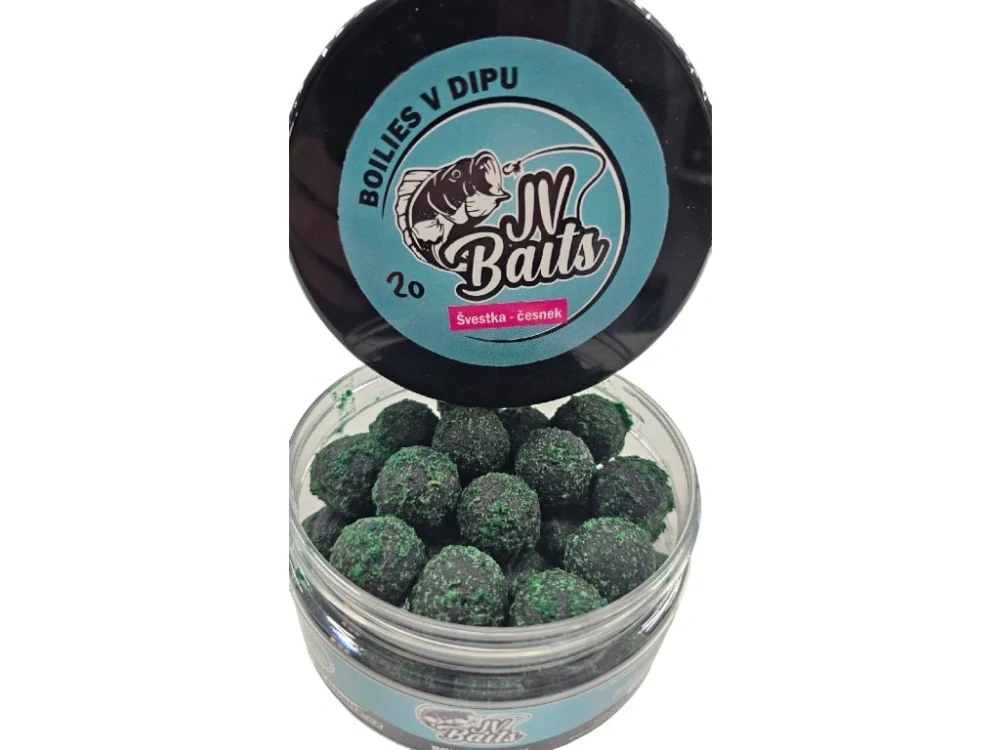 JV Baits Dipované boilies Švestka - Česnek 24 mm 300 ml